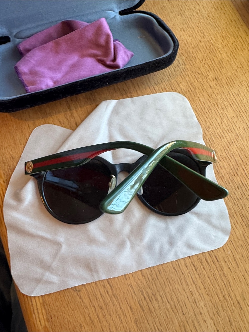 Gucci Black Round Frame Sunglasses with Dark Lenses - Picture 3 of 7